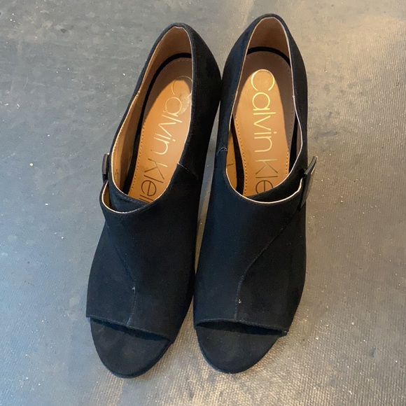 Suede Calvin Klein heels - Picture 4 of 4